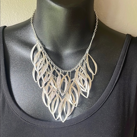 Silver Leaf Necklaces and clip-on earrings Set- Vintage Sarah Coventry - Picture 3 of 11